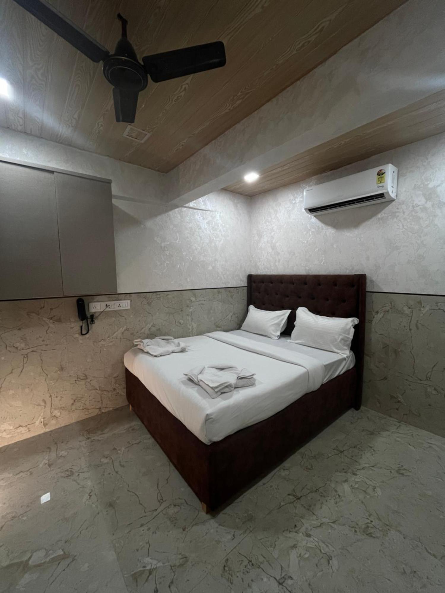 Hotel Newyork By Stayzy Rooms Bombay Chambre photo