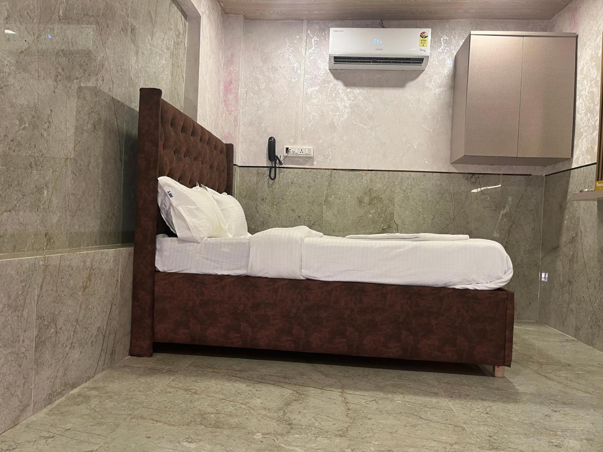 Hotel Newyork By Stayzy Rooms Bombay Chambre photo