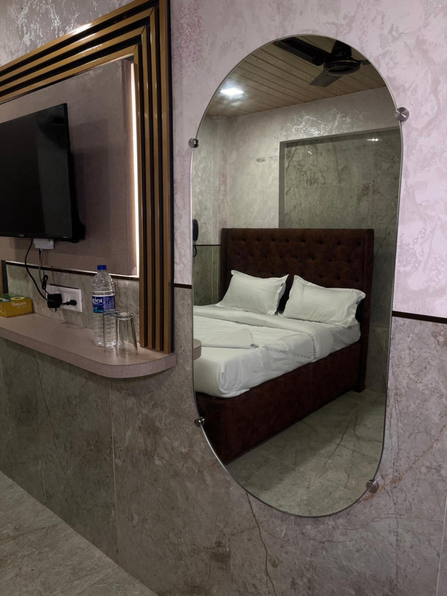 Hotel Newyork By Stayzy Rooms Bombay Chambre photo