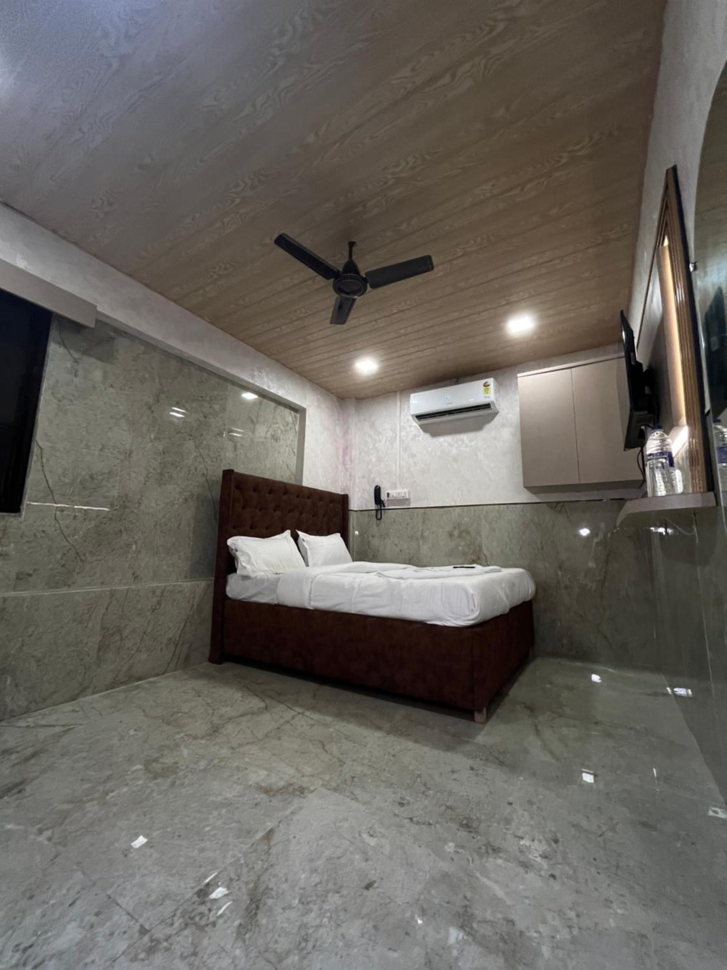 Hotel Newyork By Stayzy Rooms Bombay Chambre photo