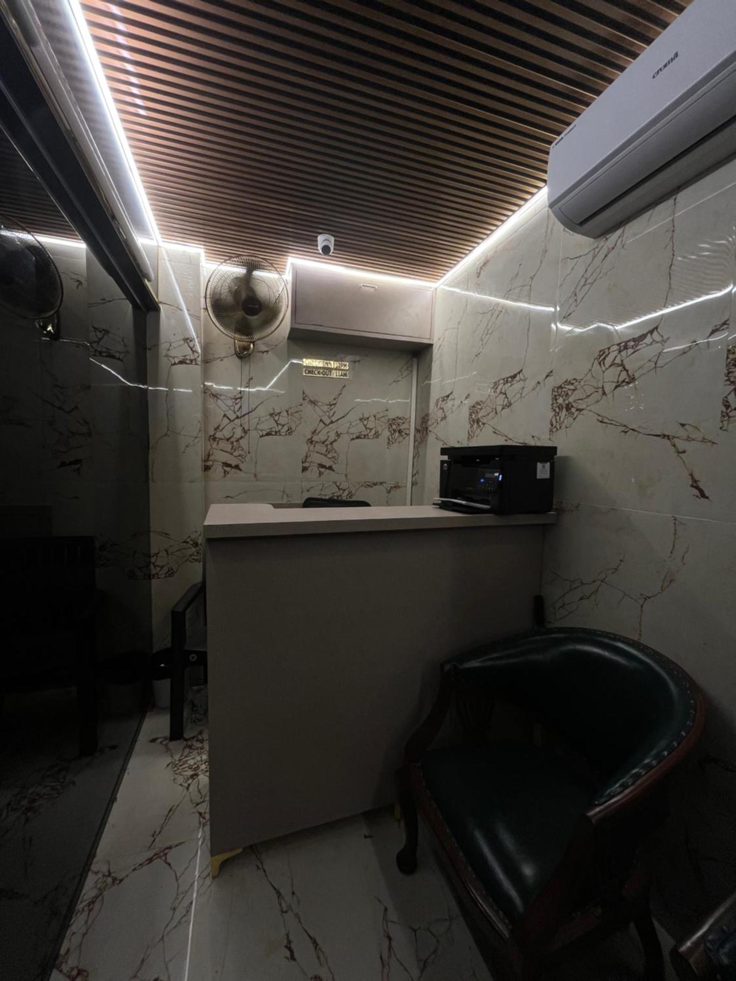 Hotel Newyork By Stayzy Rooms Bombay Extérieur photo