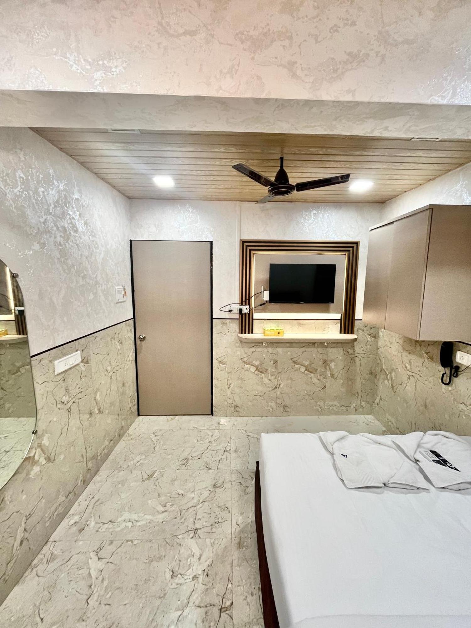 Hotel Newyork By Stayzy Rooms Bombay Extérieur photo