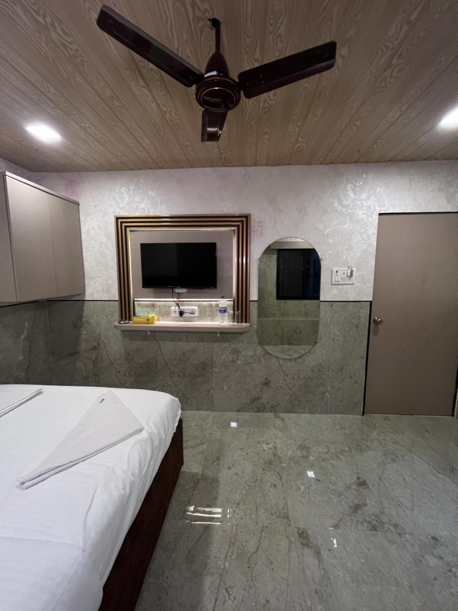 Hotel Newyork By Stayzy Rooms Bombay Extérieur photo